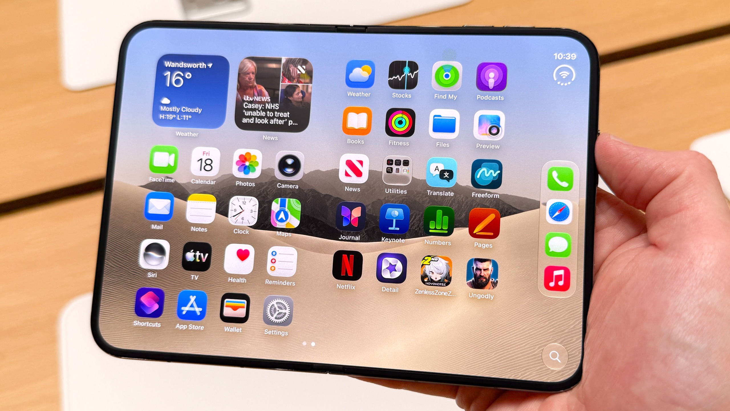 iPhone Duo hands-on pictures