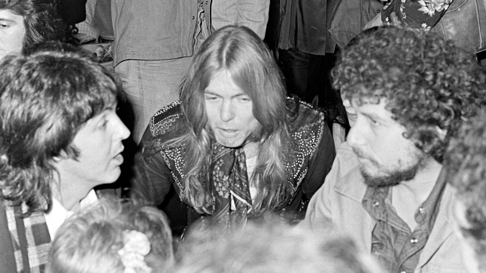 (L-R) Paul McCartney, Gregg Allman, and Bob Dylan attend a party, marking the conclusion of a North American tour by Faces, at the Greenhouse in Los Angeles on March 11, 1975