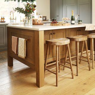 Oak shaker kitchen island