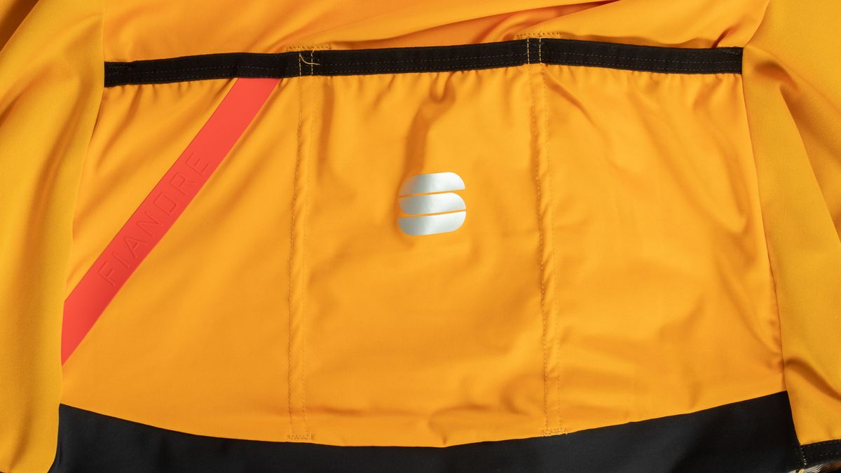 Sportful Fiandre Light NoRain Short Sleeve Jacket detail of pockets