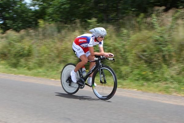 Amber Halliday (SA) on her way to the national title