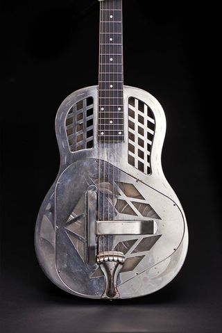 The 1930s Art Deco style permeates across the design of the entire instrument, from its logo lettering to the stark geometric symmetry