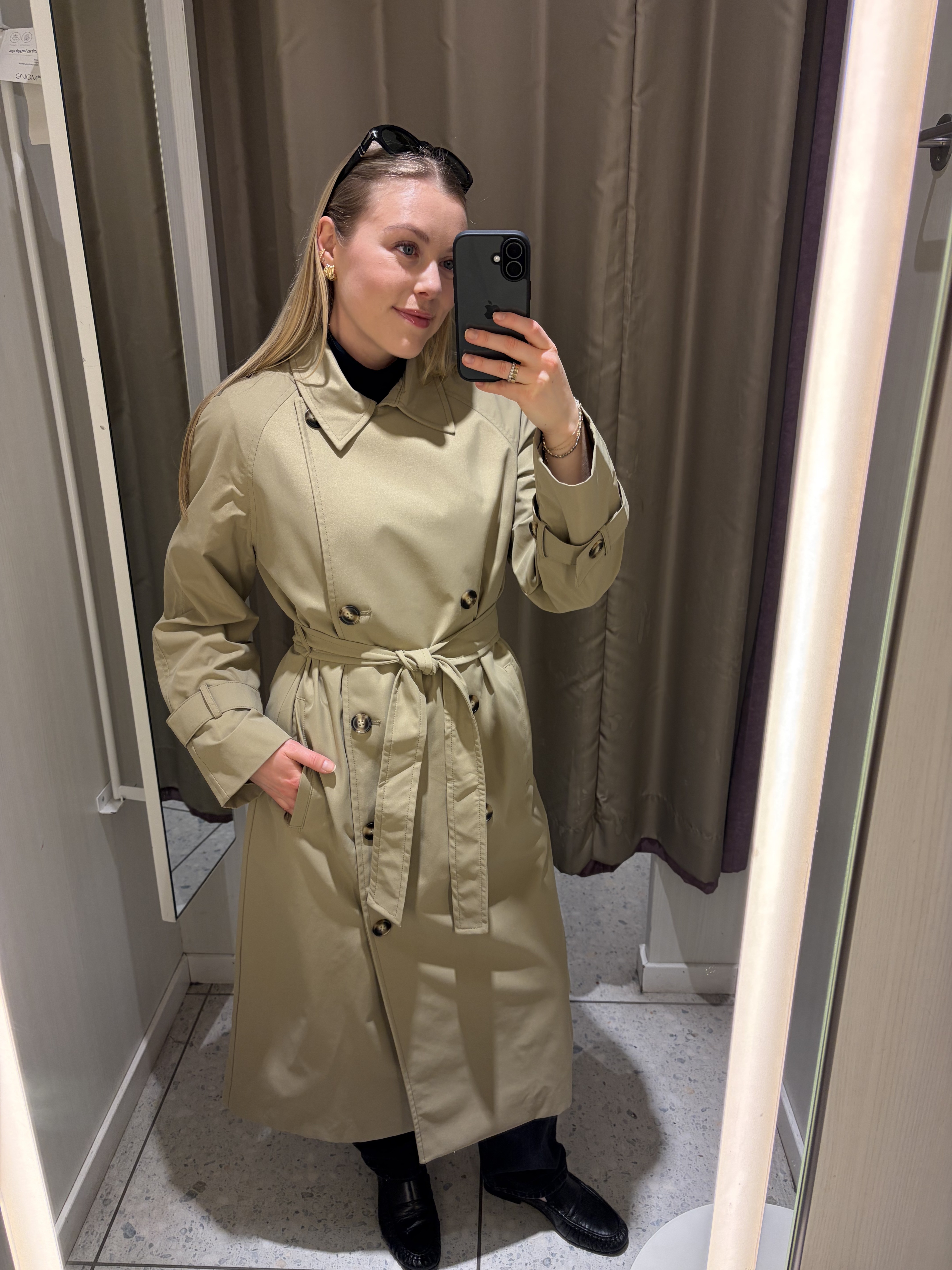 Woman wears beige long trench coat