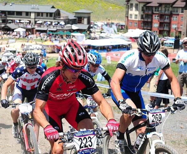 Andy Schultz (Kenda-Tomac-Hayes) rides with Adam Craig (Giant).