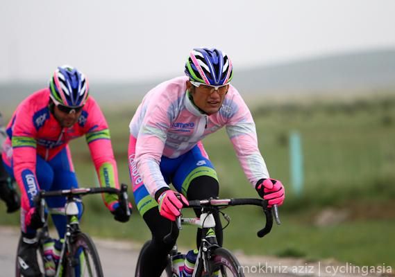 Lampre-Merida riders bundled up on a chilly, wet day of racing