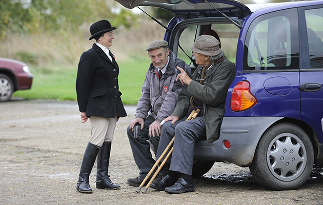 Suffolk Hunt joint-master Lady Henniker-Major chats to one of the meet hosts Roy Barker and supporter Dennis Dyball