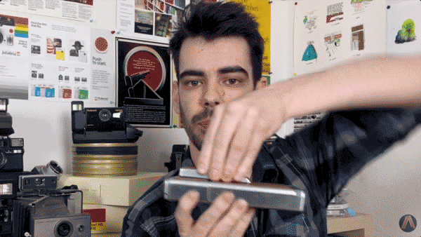 Animation of the Polaroid SX-70's opening / closing mechanism