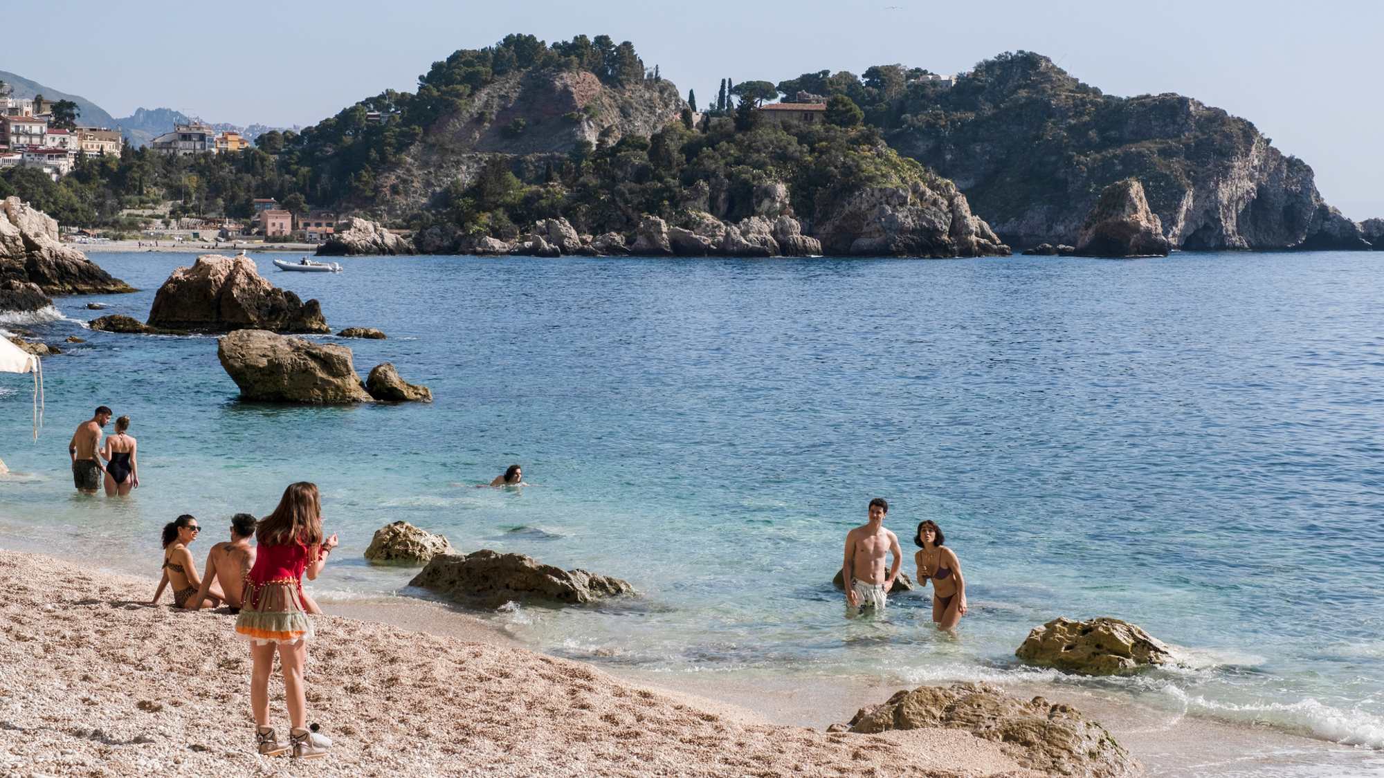 Der Strand von Taormina in Staffel 2 von The White Lotus