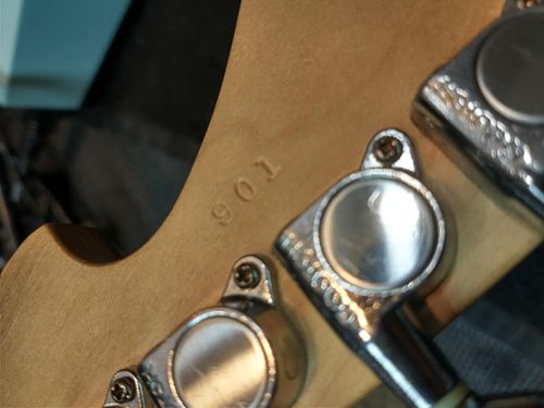 Washburn N4 Nuno Bettencourt guitar