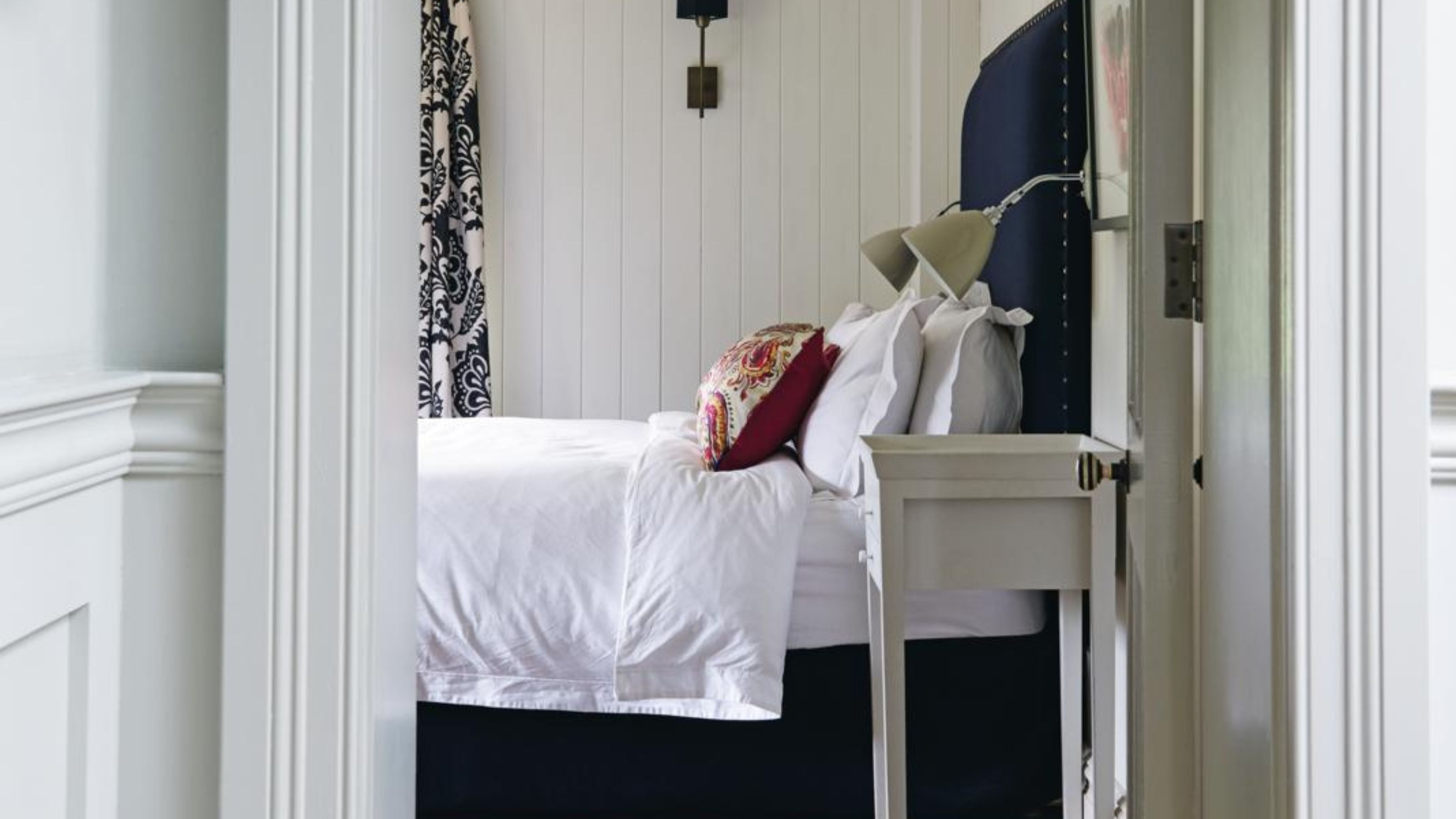 Is It Ok For Bed To Face Bathroom Door At Tamera Dunn Blog