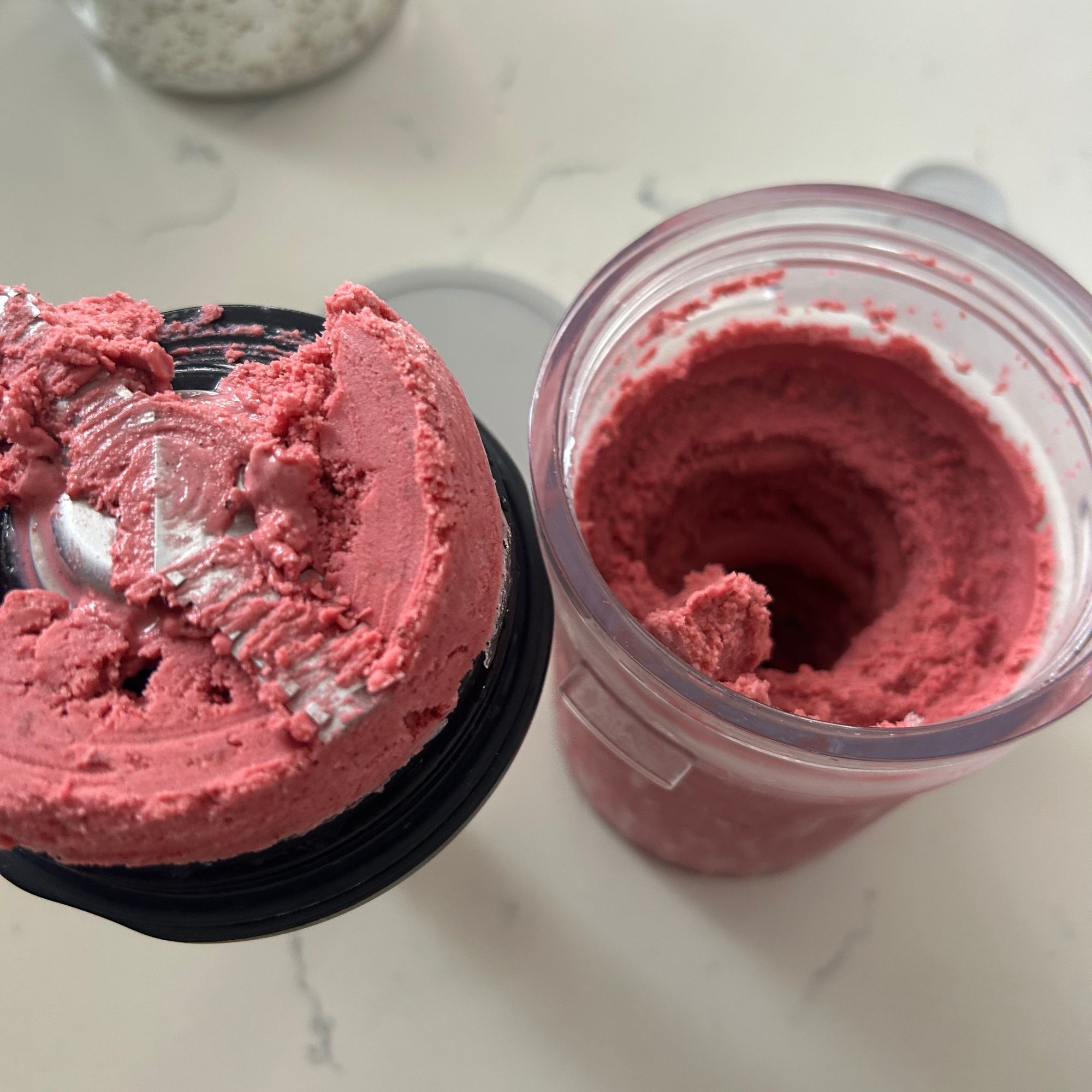 Nutribullet Chill frozen yoghurt with tub and blade