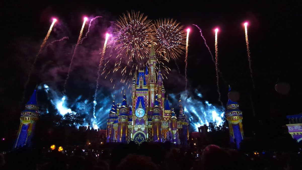 Pixel 6 Camera Samples Enchantment Projection Detail With Fireworks