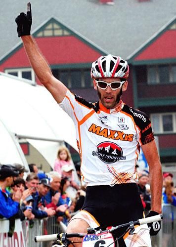 Geoff Kabush (Team Maxxis-Rocky Mountain) comes from behind to take his second win of the weekend.