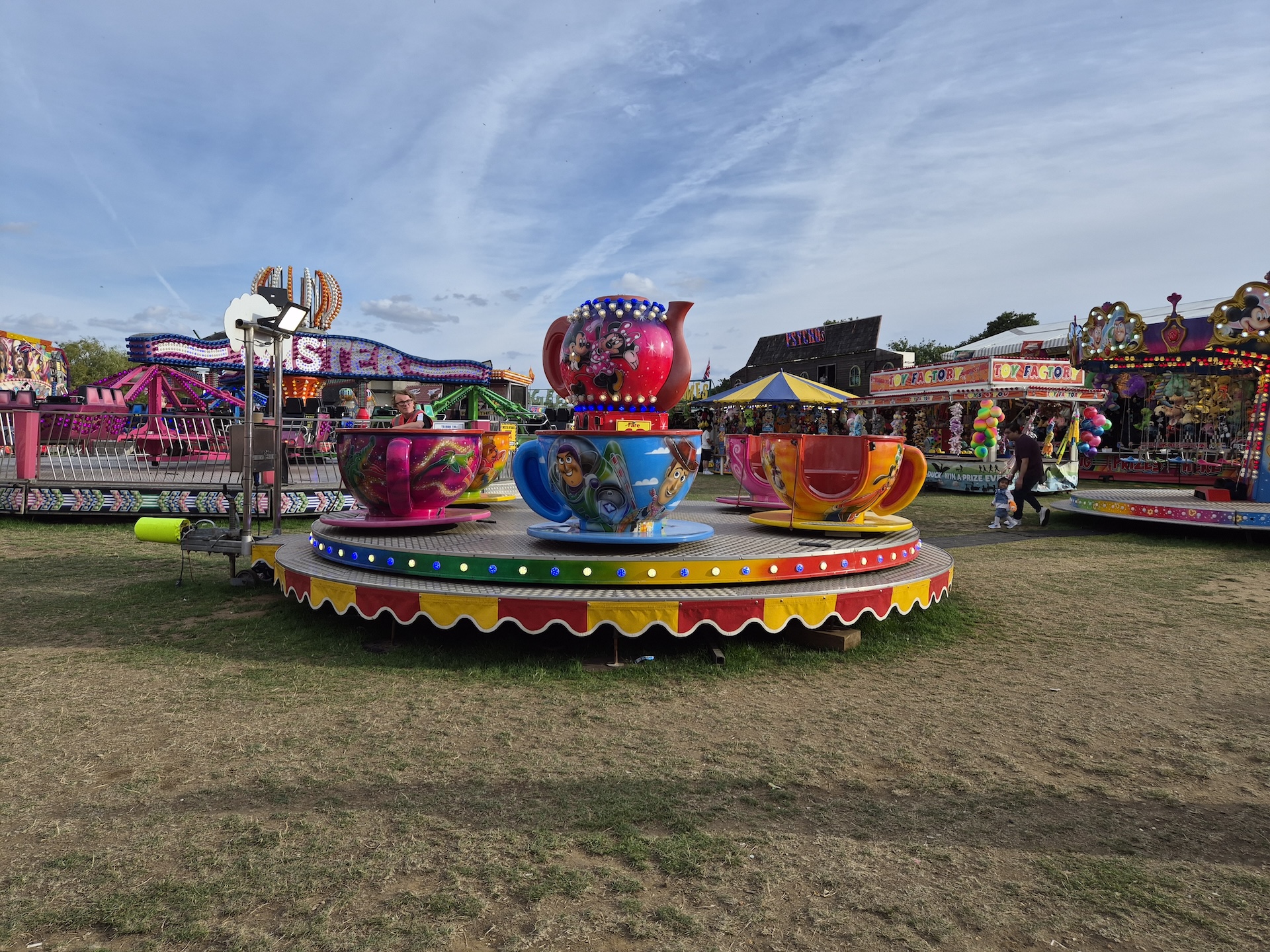 Camera Sample of a funfair captured on the Galaxy Z Flip 7 FE 