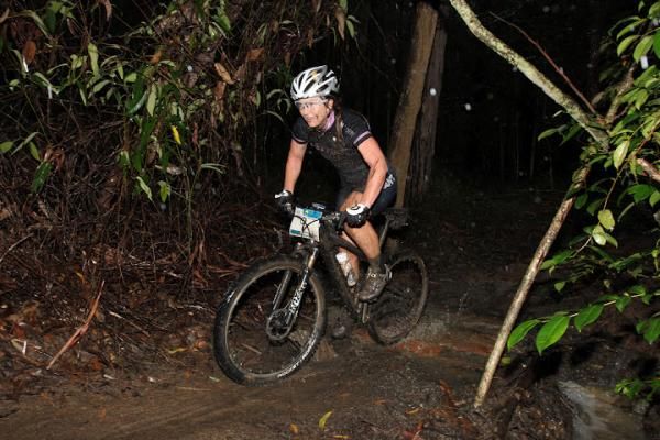 Jaclyn Schapel leads the elite women's race