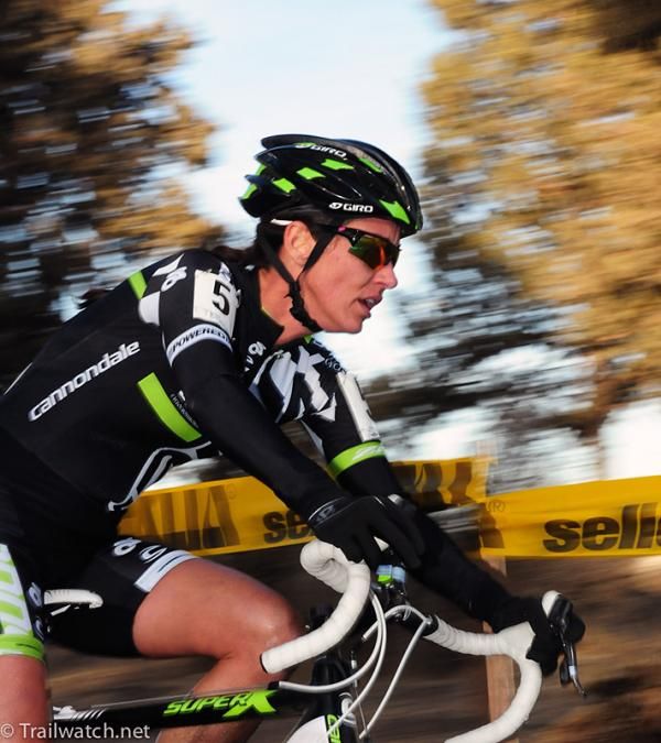 Nicole Duke (Cannondale) trying to stay with Katerina Nash through the trees