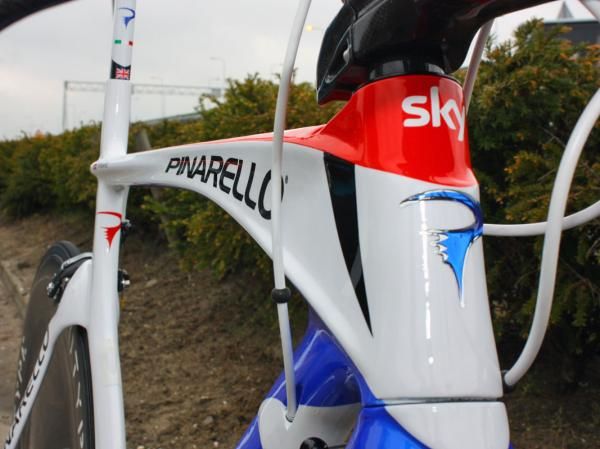 The top tube is very beefy up front, then tapers to a more tapered shape as it approaches the seat tube.