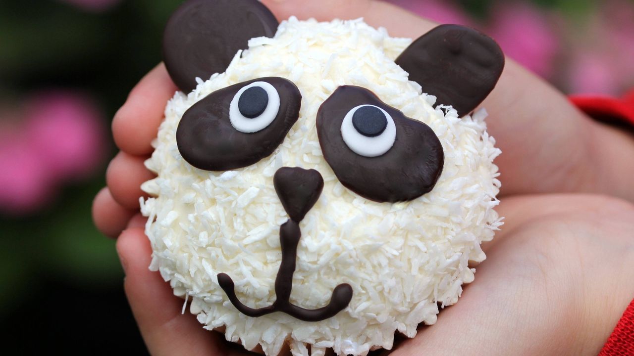 panda cupcakes