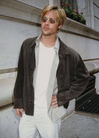 American actor and film producer Brad Pitt on E. 60th Street, New York City, 1997. (Photo by Rose Hartman/Getty Images)