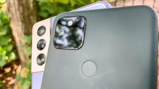 pixel 5a vs galaxy s21