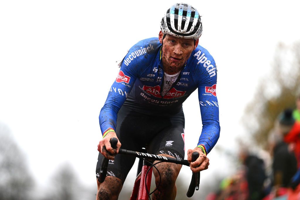 HULST NETHERLANDS NOVEMBER 27 Mathieu Van Der Poel of The Netherlands and Team AlpecinDeceuninck competes to win the 7th UCI Cyclocross World Cup Hulst 2022 Mens Elite CXWorldCup on November 27 2022 in Hulst Netherlands Photo by Luc ClaessenGetty Images