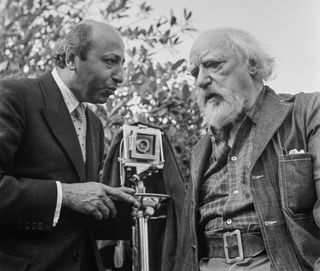 Photographer Yousuf Karsh (1908 - 2002, left) with Welsh painter Augustus John (1878 - 1961), during a portrait shoot in the UK, 1954. (Photo by Peter Miller/Pix/Michael Ochs Archives/Getty Images)