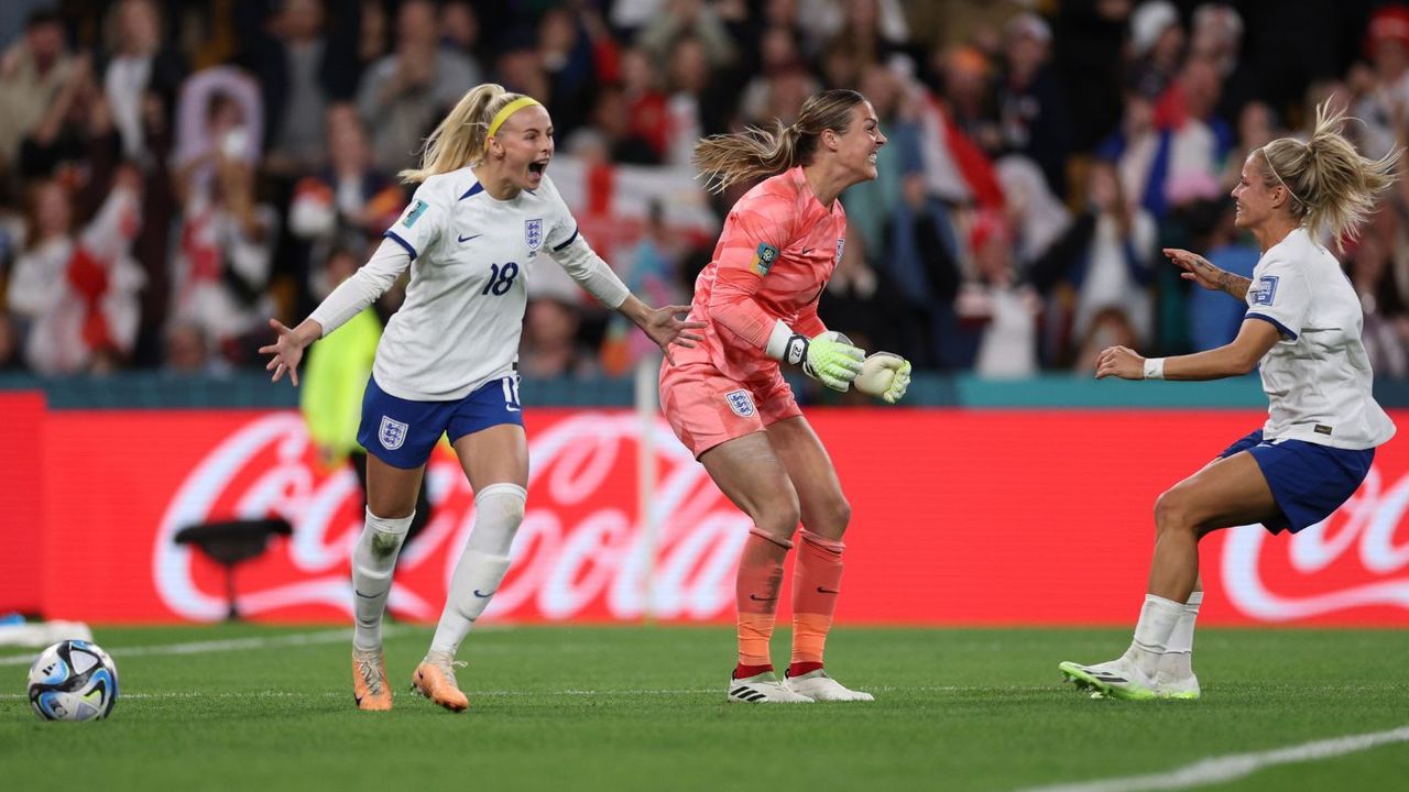 Chloe Kelly, Mary Earps and Rachel Daly celebrate the shoot-out victory 