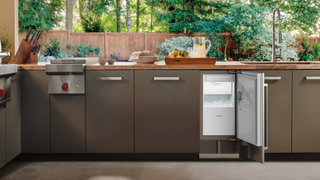 ice maker by zub-zero in an outdoor kitchen