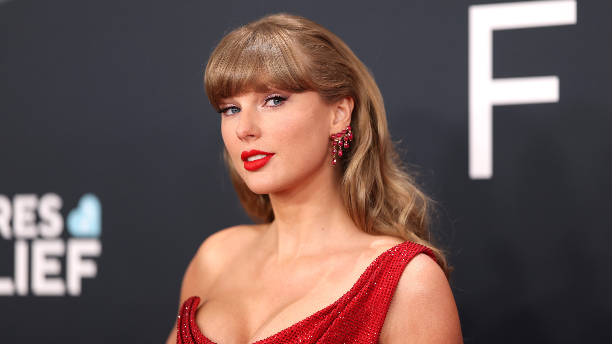 Taylor Swift's album announcement included some very telling easter eggs