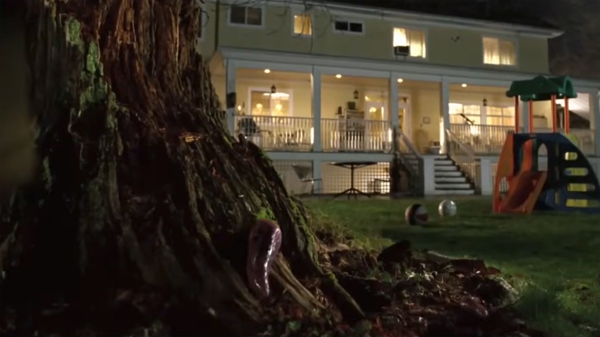 O parasita alienígena conhecido como "O Longo" no filme de ficção científica "Deslizar"