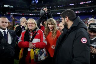 aylor Swift is seen on the field with Donna Kelce, mother of Travis Kelce #87 of the Kansas City Chiefs.
