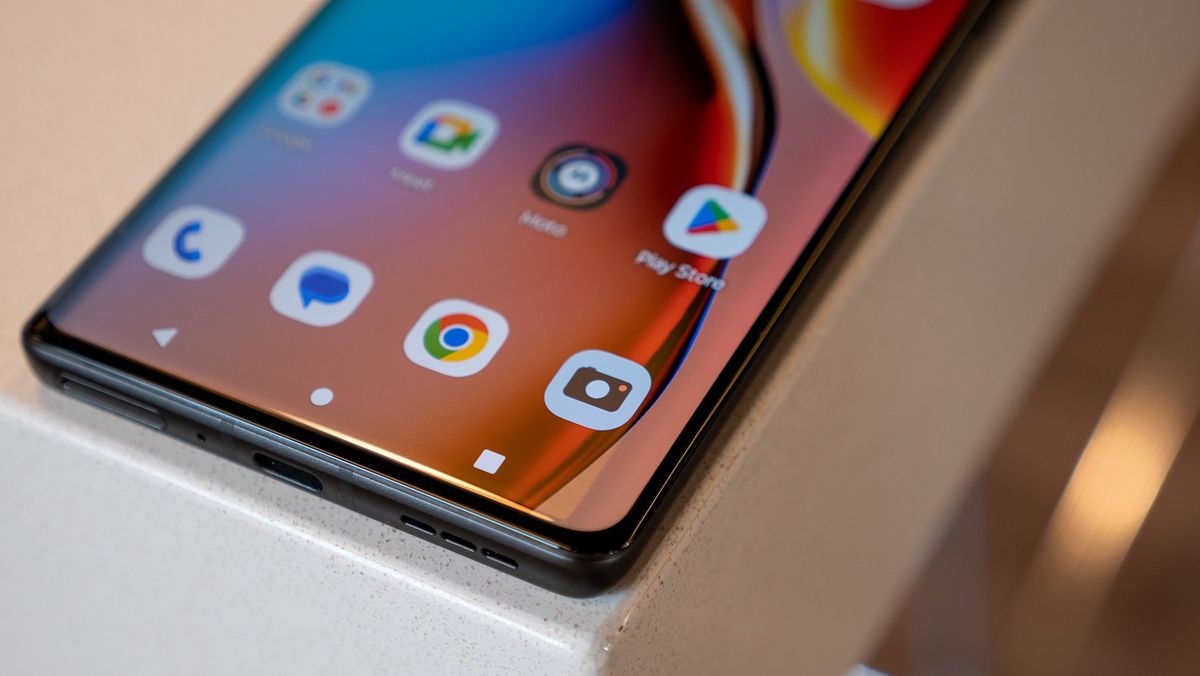 Hands-on with the Motorola Edge+ (2023) looking at the curved glass on the front
