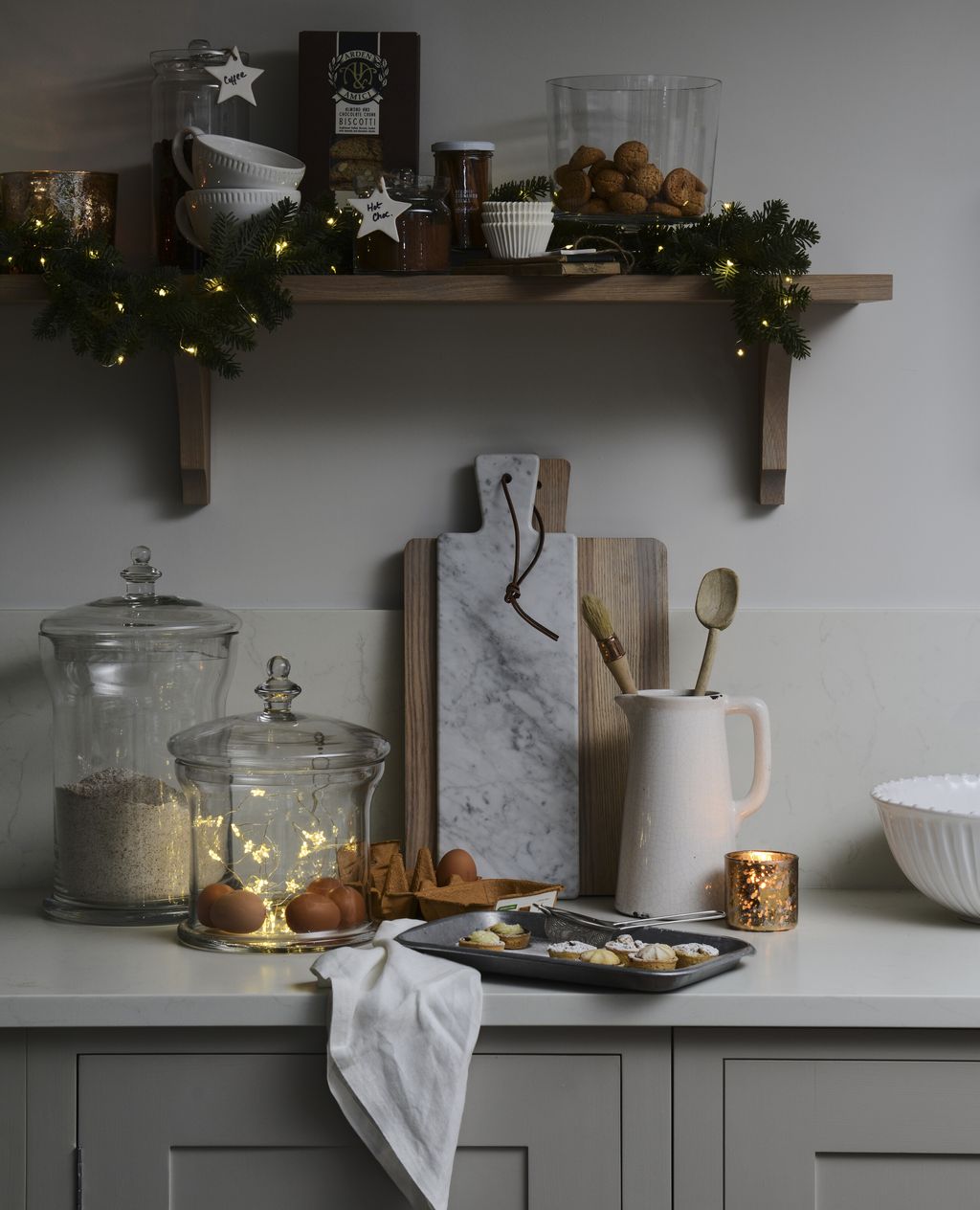 9 Christmas Kitchen Decorating Ideas to Try | Livingetc