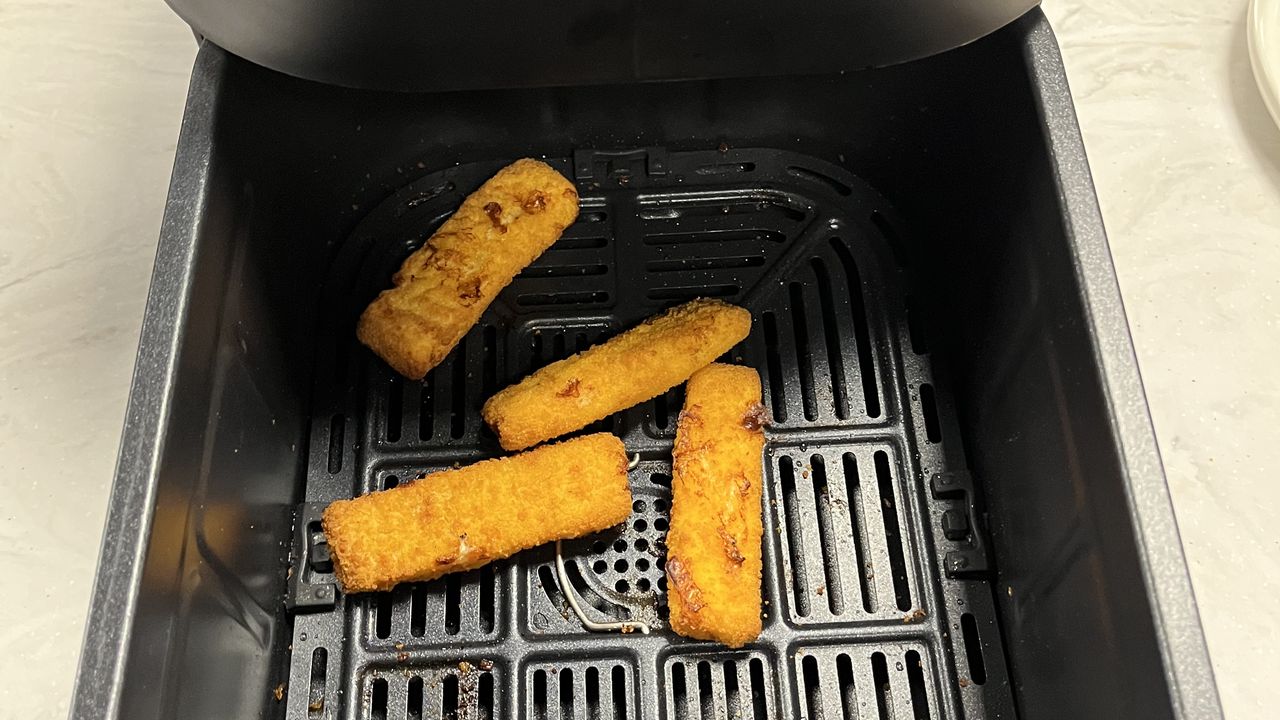 Instant Vortex Slim air fryer testing fish sticks