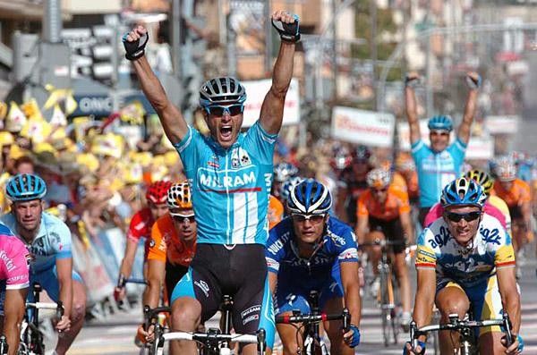 Rooooooaaaaaaaaaar! Petacchi screams with delight after winning the sprint