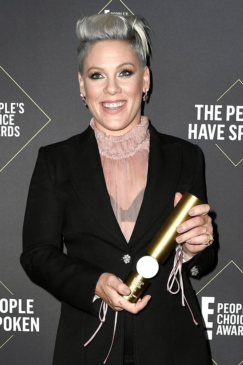2019 e people's choice awards social crops