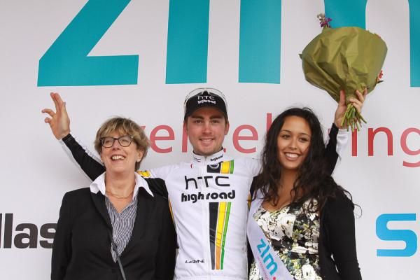 Stage winner Leigh Howard (HTC-Highroad) on the podium.