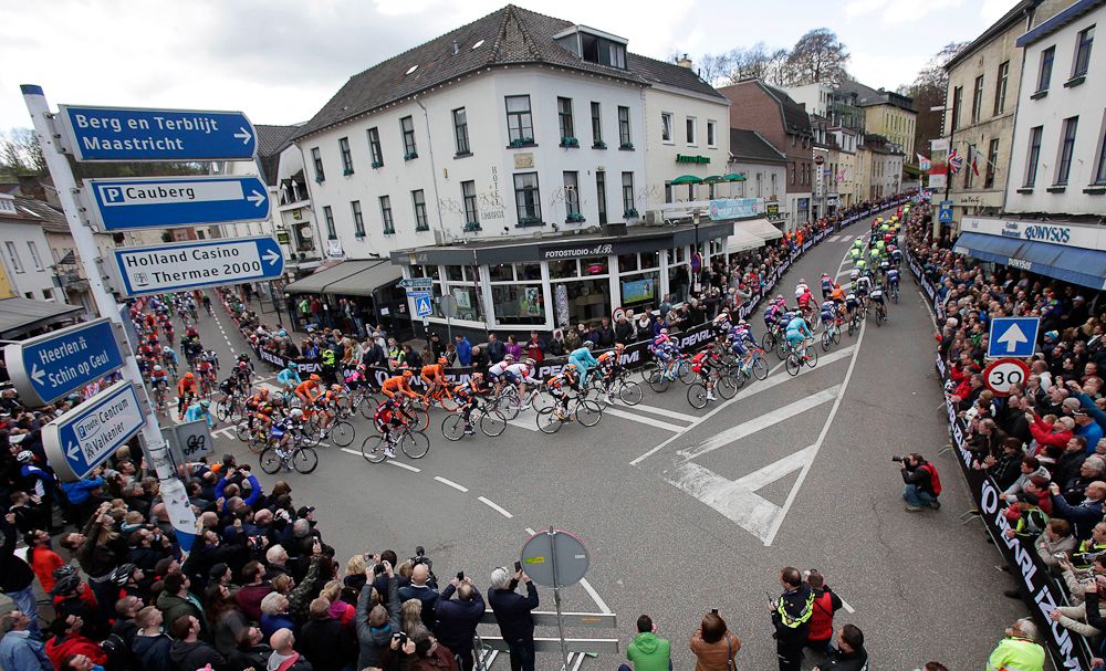 The peloton in action during 2016 Amstel Gold Race.