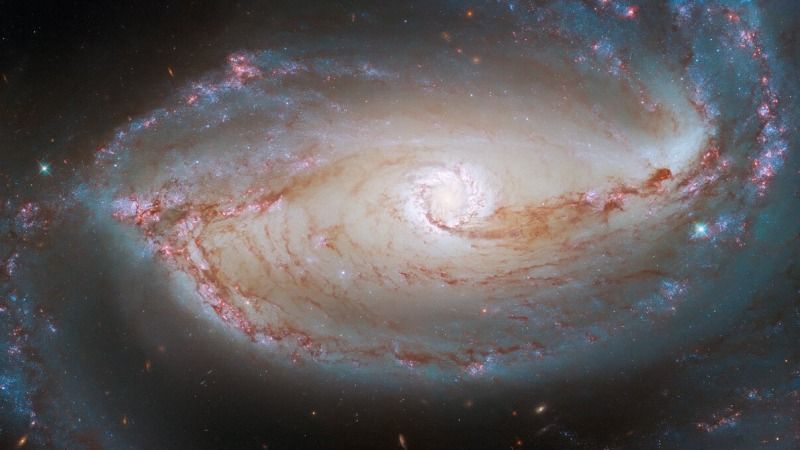 El Telescopio Espacial Hubble localiza el espeluznante «ojo» de la galaxia mirando al universo