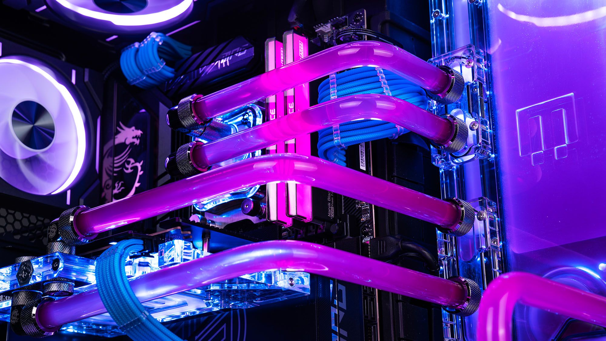 Dua pembuat PC memperingatkan kenaikan harga komputer baru dan menyarankan bahwa penawaran Black Friday mungkin menjadi kesempatan terakhir Anda