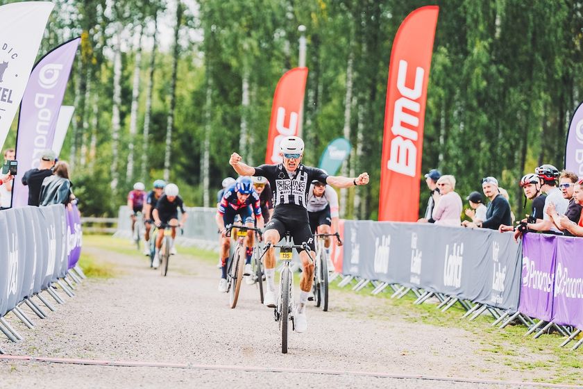A sprint victory for Frederik Raßmann at Falling Leaves Lahti 2025, a round of the Gravel Earth Series