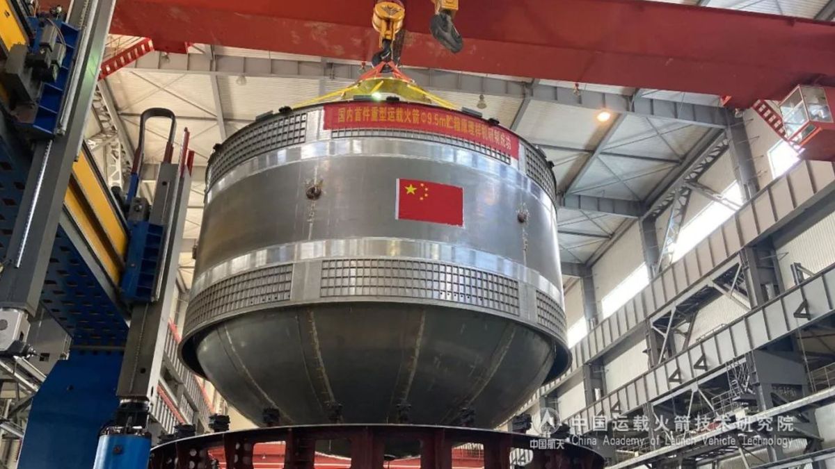 China builds huge propellant tank for massive future rocket (photos ...