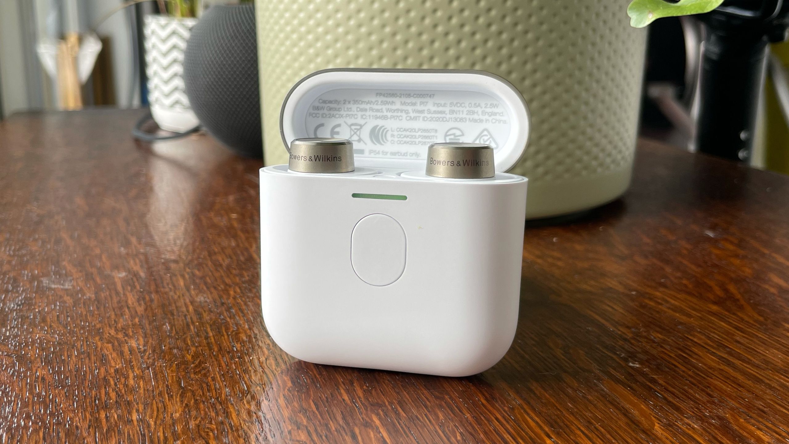 Bowers & Wilkins PI7 review true wireless earbuds with truly heavenly sound T3