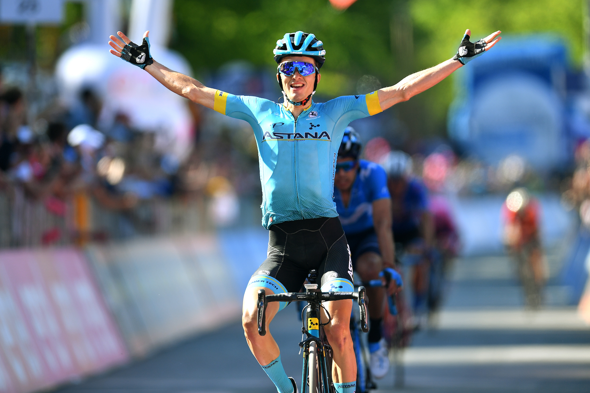 Pello Bilbao beats Mikel Landa on the line in drama-packed stage 20 of ...