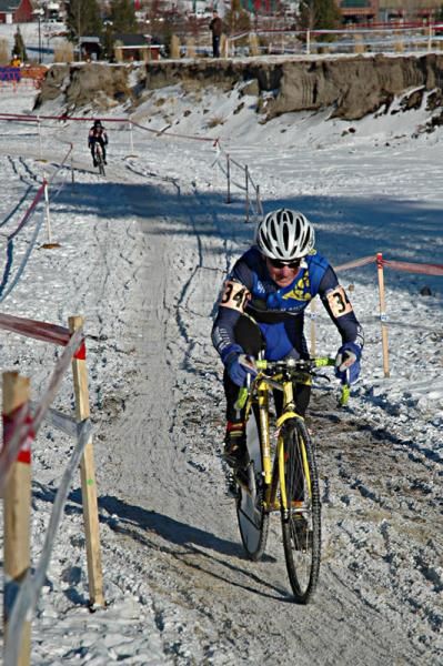Paul Curley (Spinarts) got a gap from the gun and held on to it for the entire race.