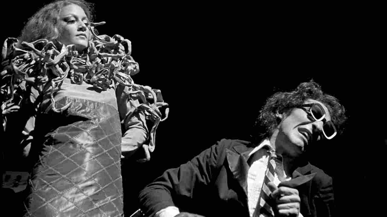 The Tubes&amp;rsquo; Fee Waybill and Re Styles performing onstage in 1975