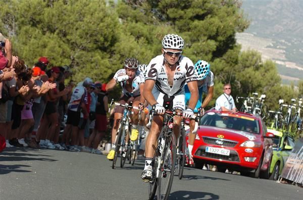 Simon Gerrans (Cervelo TestTeam) digs in on the climb of the Alto de Xorret del Cati