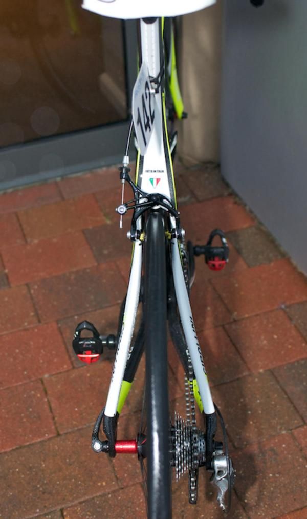 Gently flared seatstays.