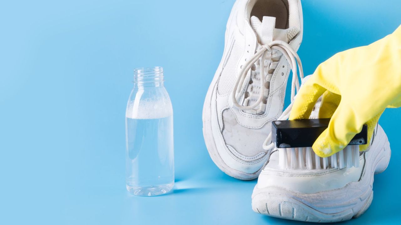 cleaning white shoes