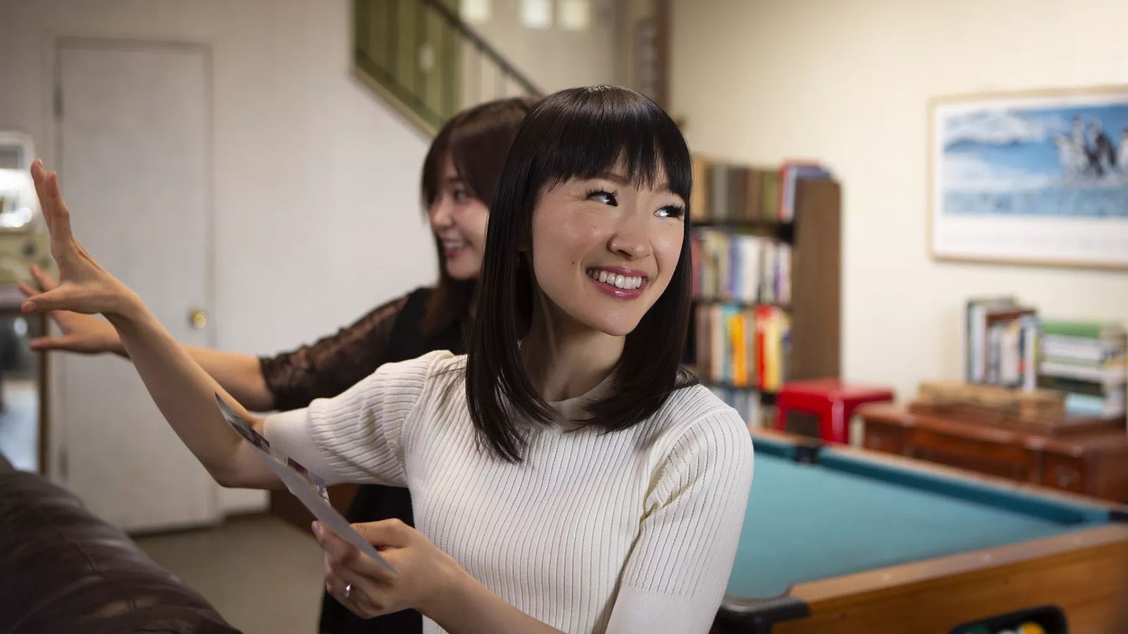 Learn how to pack a suitcase with Marie Kondo T3